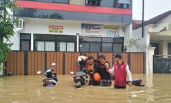 Penuhi Kebutuhan Dasar Korban Banjir Jakarta, Bogor, dan Bekasi, Kemensos Gelontorkan Bantuan Rp 2 Miliar