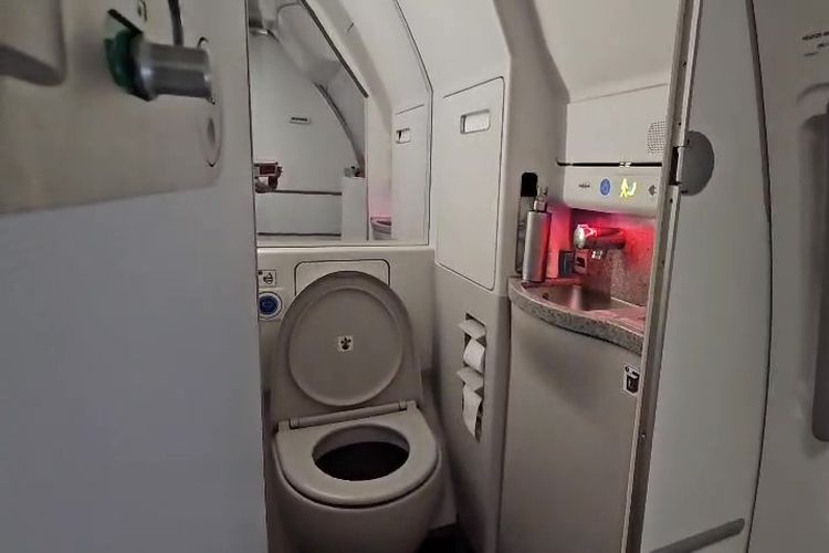 Cara Gunakan Toilet di Pesawat, Jemaah Haji Harus Tahu