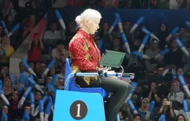 Wasit Indonesia Open 2019 tampak memakai baju kemeja batik saat babak semifinal yang berlangsung Sabtu (20/7/2019).