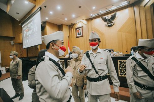 APBD Surabaya 2022 Rp 10,3 Triliun Disahkan di Hari Pahlawan, Pimpinan DPRD dan Pemkot Pakai Kostum Pahlawan