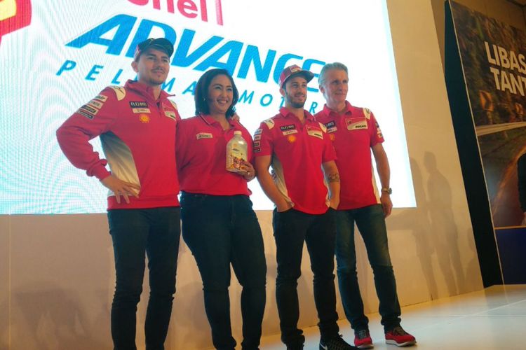 Dua pebalap MotoGP dari Ducati Team, Jorge Lorenzo dan Andrea Dovizioso, menghadiri sesi konferensi pers bersama Shell di Hotel Sheraton Grand Jakarta, Kamis (1/2/2018).