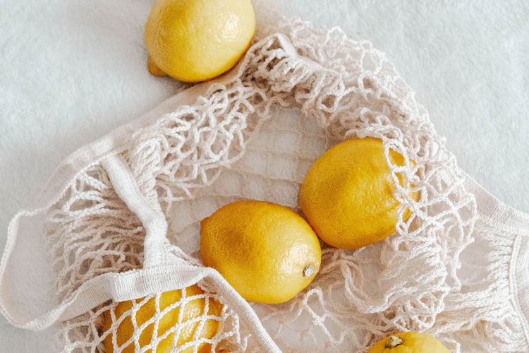 Lemon bisa digunakan untuk memutihkan pakaian.