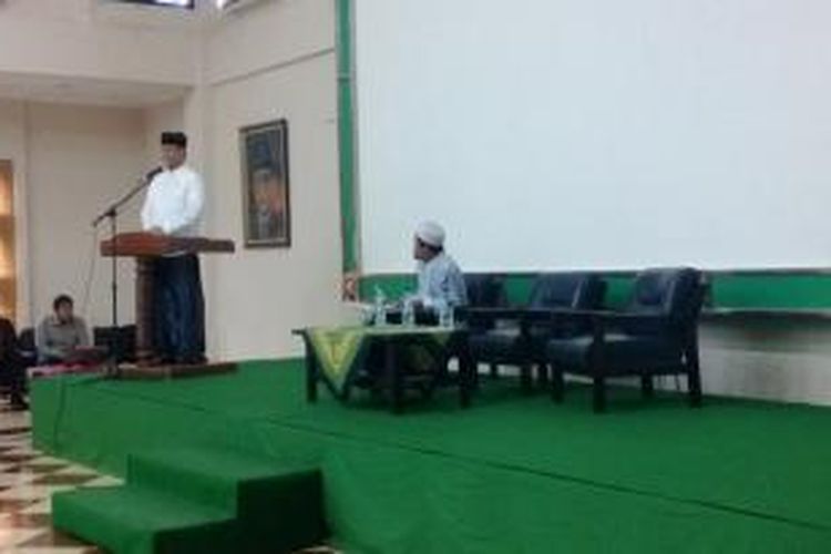 Peserta konvensi calon Presiden Partai Demokrat, Anies Baswedan saat menyampaikan pidato di pesantren Tebu Ireng, Jombang, Jawa Timur, Senin (23/12/2013).