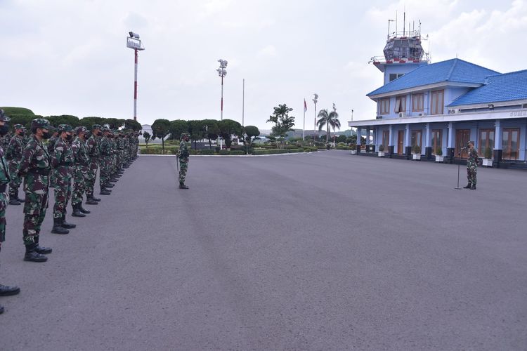 Panglima TNI Marsekal Hadi Tjahjanto mengirimkan 122 tenaga kesehatan (nakes) TNI untuk mempercepat vaksinasi Covid-19 di Kabupaten Tangerang, Banten, Rabu (20/10/2021).