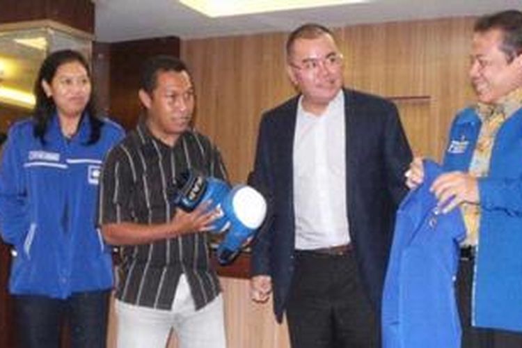Enam mantan atlet nasional, bergabung ke Partai Amanat Nasional (PAN), Senin (18/3/2013). Salah satunya adalah Yayuk Basuki (paling kiri).