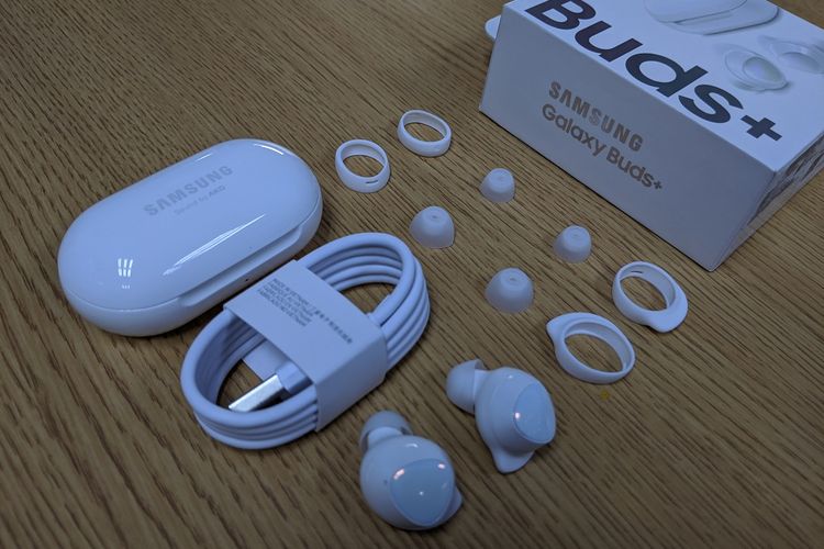 Galaxy Buds Plus dirilis bersamaan dengan lini Galaxy S20 pada pertengahan Februari 2020 lalu. 