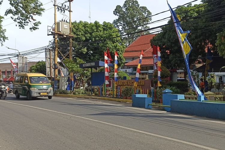 Halte Bus Tayo Tangerang yang dekat dengan Situ Cipondoh, salah satu tempat wisata baru di Kota Tangerang.