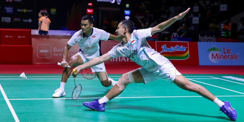 Aksi Fajar Alfian/Muhammad Shohibul Fikri, ganda putra Indonesia, saat bermain dalam babak 32 besar Indonesia Masters 2026 di Istora Senayan, Jakarta, Selasa (20/1/2026).