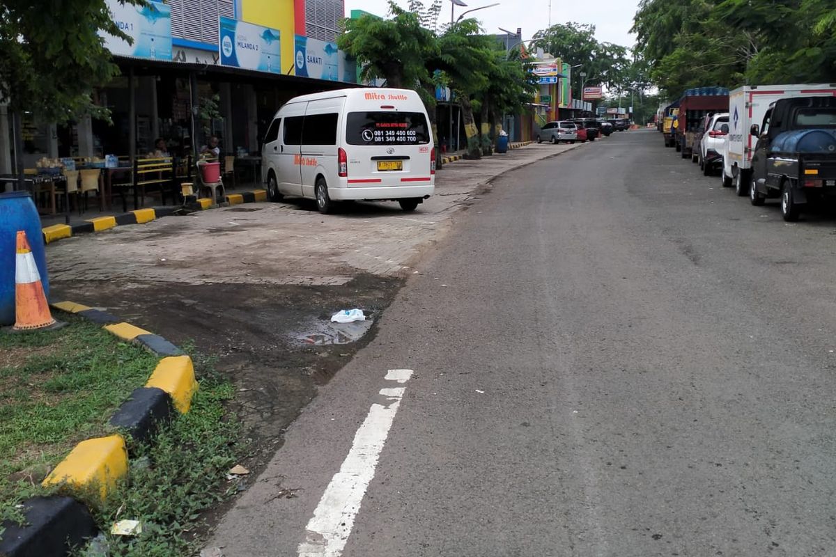 Rest area di Tol Jakarta-Cikampek.