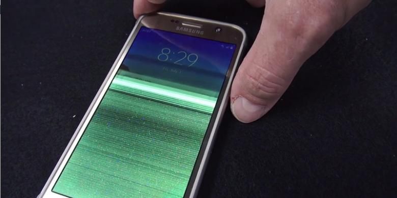 Galaxy S7 Active kemasukan air dan mengalami kerusakan pada layar dalam pengujian yang dilakuan oleh Consumer Reports