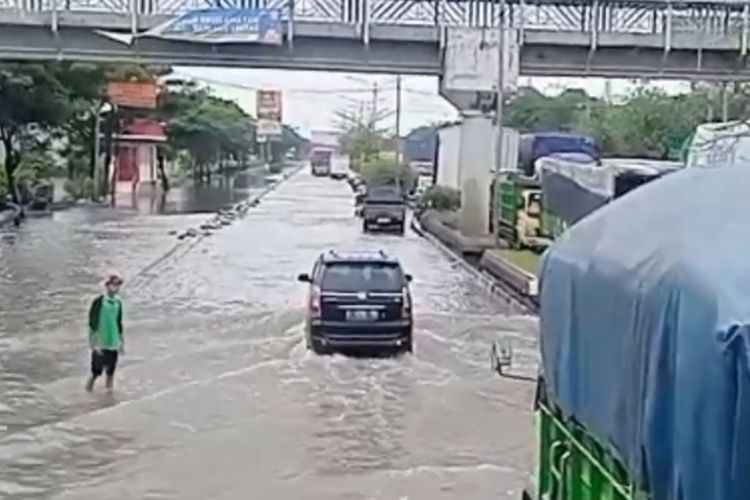 Jalan Pantura Kaligawe Semarang, Jawa Tengah, Senin (3/2/2025). 