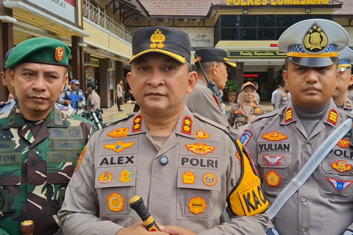 Kapolres Lumajang AKBP Alex Sandy Siregar usai pimpin apel operasi Zebra Semeru 2025 di Mapolres Lumajang, Senin (17/11/2025)
