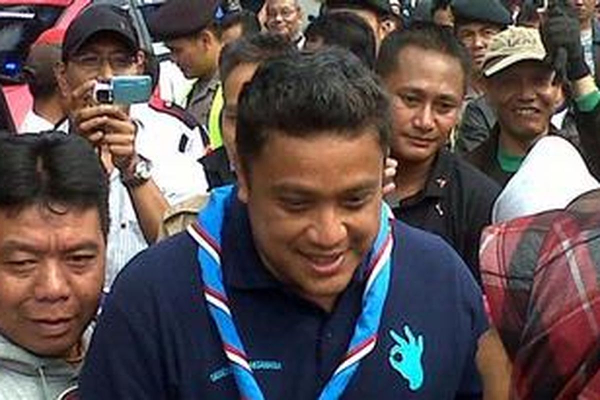 Calon Gubernur Dede Yusuf Macan Effendi berkunjung ke Pasar Singaparna, Kabupaten Tasikmalaya, Sabtu (16/2/2013).