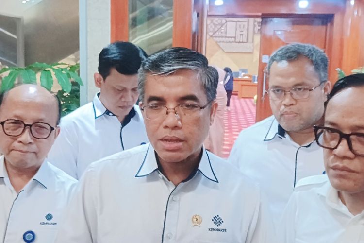 Menaker Minta WNI Tak Kabur ke Luar Negeri:: Lapangan Kerja Ada di Depan Mata