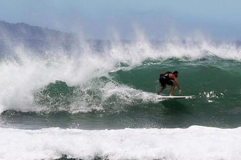 Daftar Pantai dengan Ombak Kelas Dunia di Indonesia