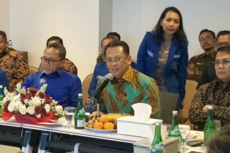 Ketua MPR Bambang Soesatyo saat memberikan sambutan dalam acara silaturahim Dewan Pimpinan Pusat (DPP) Partai Amanat Nasional (PAN) dengan Pimpinan MPR di kantor sekretariat DPP PAN, jalan Daksa I, Jakarta Selatan, Selasa (12/11/2019).