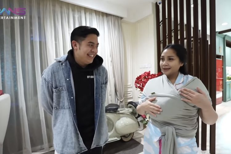 YouTuber Jerome Polin saat berkunjung ke rumah Raffi Ahmad dan Nagita Slavina untuk menengok Rayyanza Malik Ahmad 