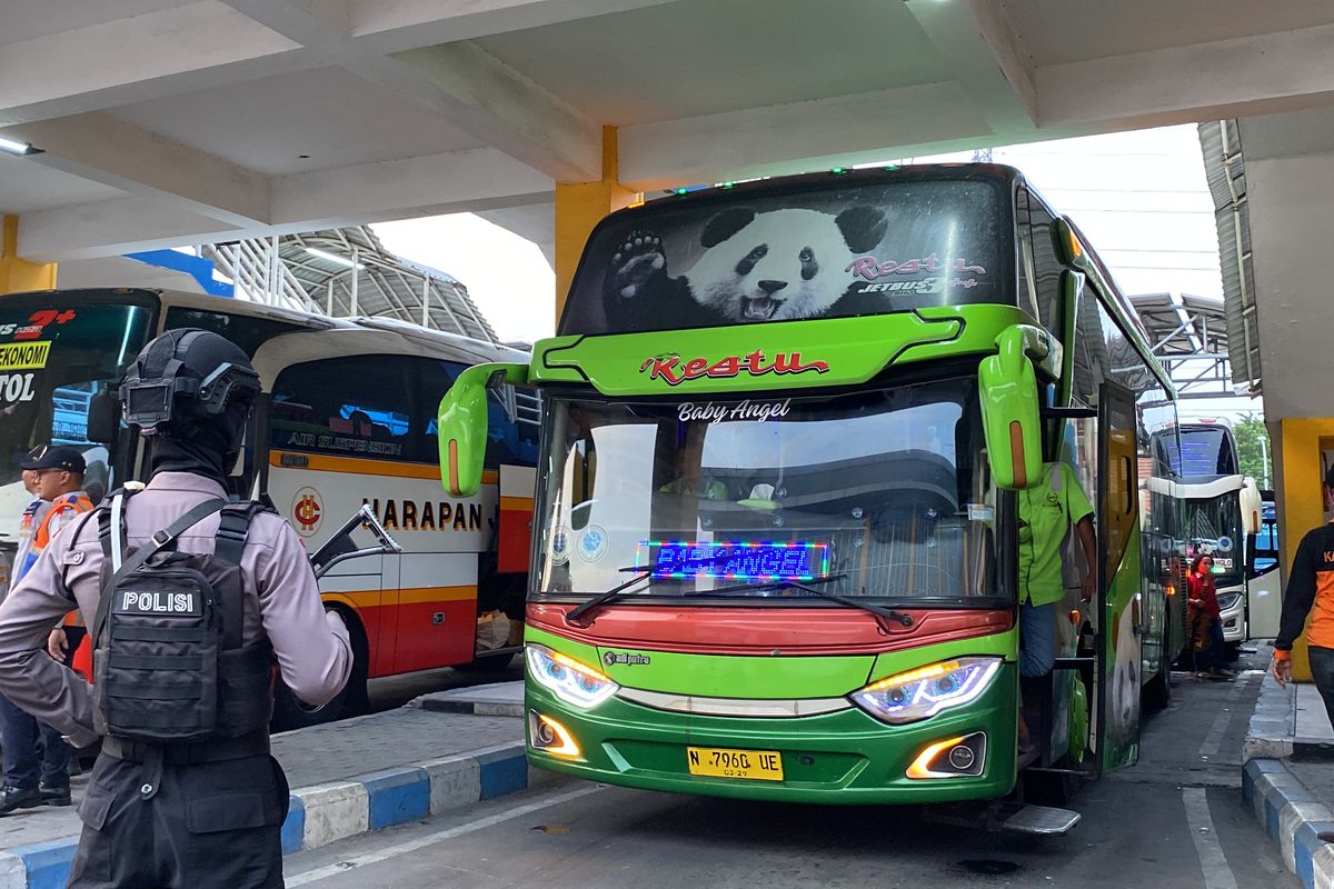 Terminal Purabaya saat musim mudik Lebaran 2024, Minggu (7/4/2024).