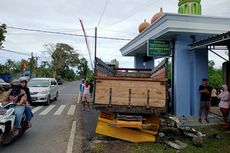 Kronologi Truk Tabrak Wanita yang Sedang Berteduh di Gapura Masjid, Sopir Tidak Ada SIM