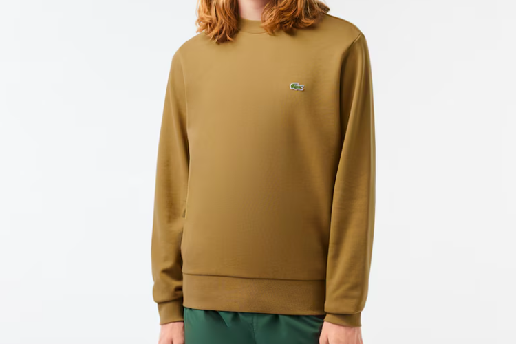 Sweater laki-laki dari merek Lacoste, rekomendasi sweater branded yang berkualitas. 