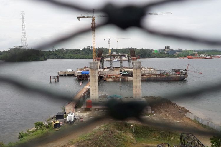Progres konstruksi Jembatan Pulau Balang, Kalimantan Timur, Kamis (6/9/2018).