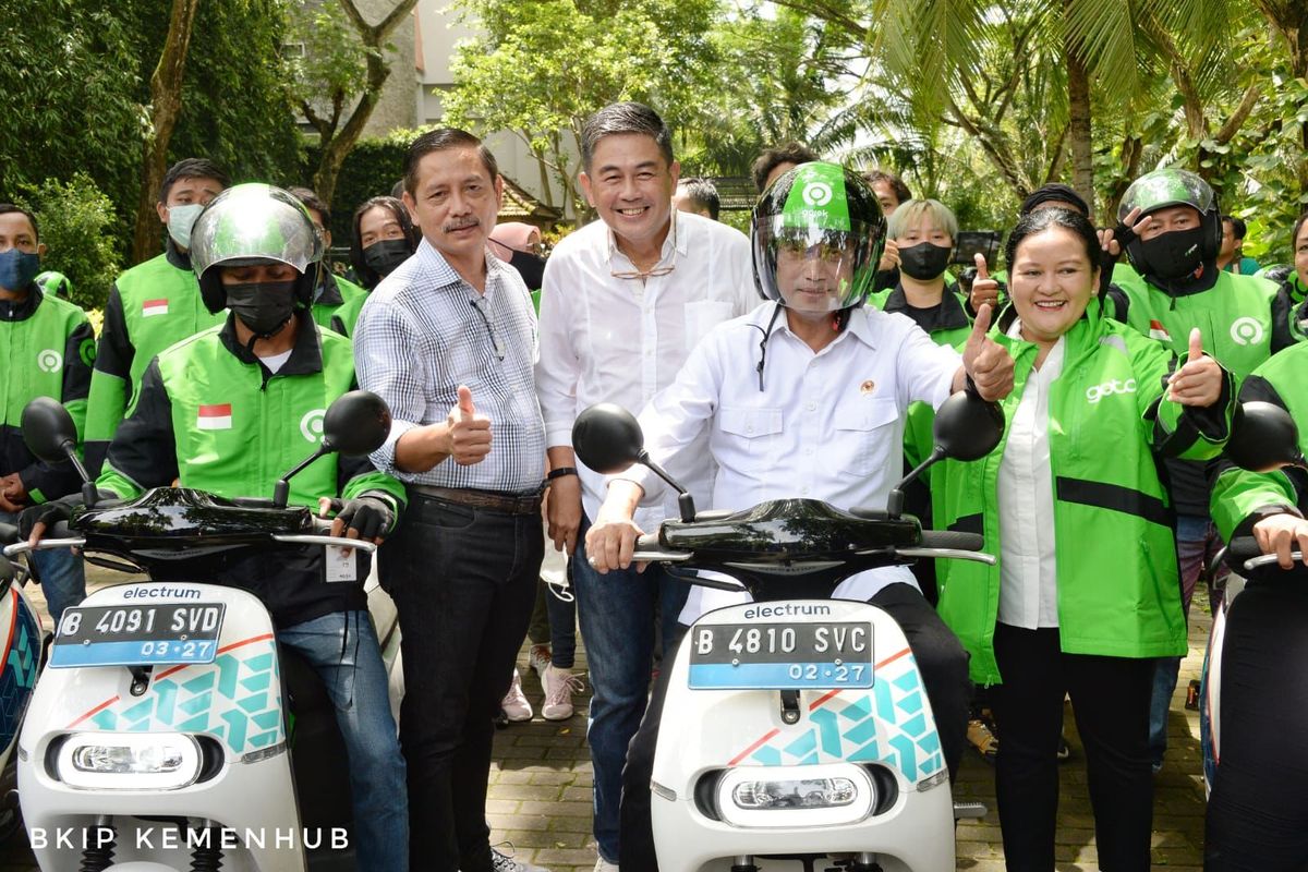 Menteri Perhubungan Budi Karya Sumadi dalam peresmian Shuttle Motor Listrik untuk KTT G20 di Bali, Rabu (19/10/2022)