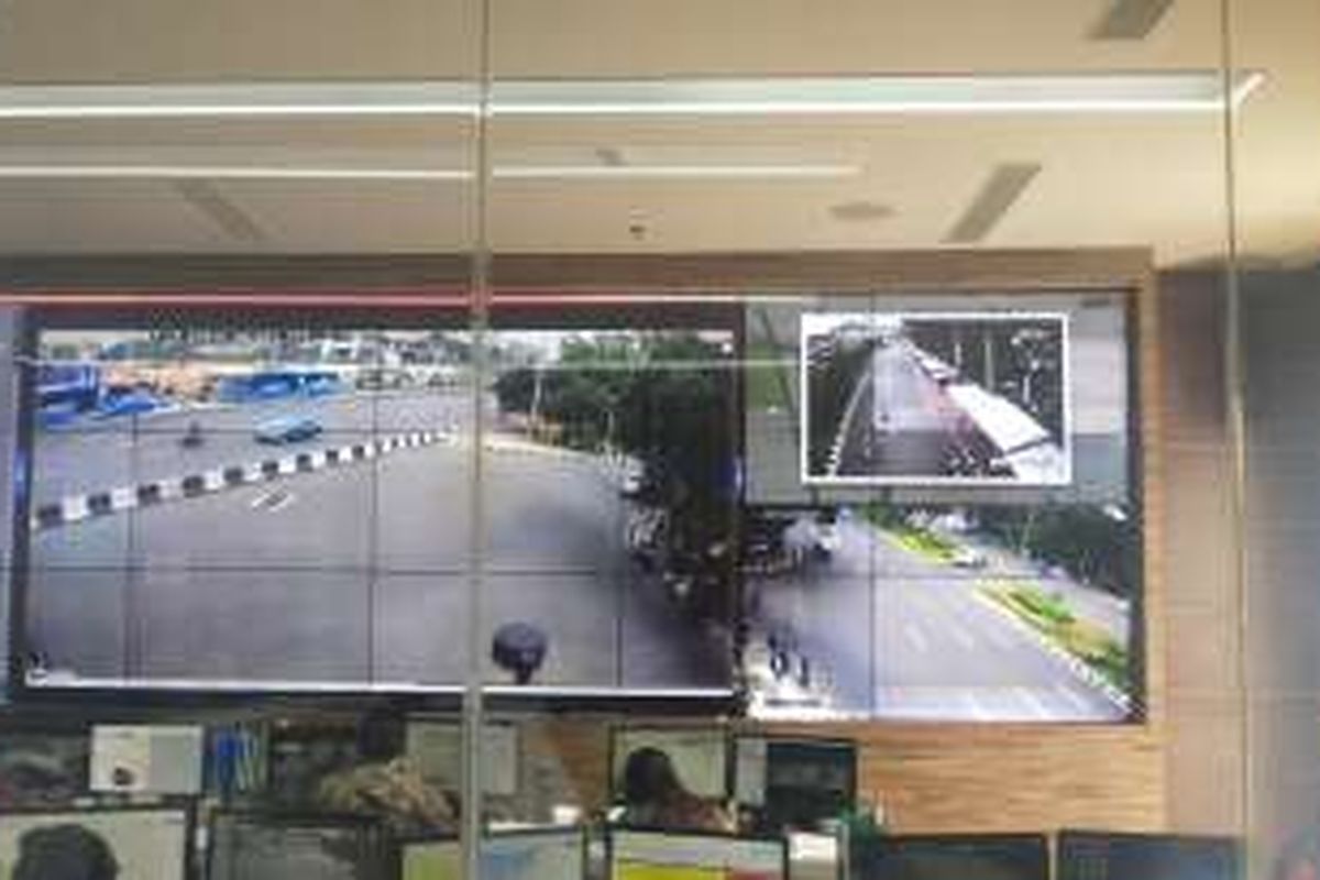 Jalan-jalan di pusat Kota Jakarta terpantau lengang, Jumat (4/11/2016) pagi, berdasarkan pantauan kamera pengawas atau CCTV di Jakarta Smart City yang ada di Balai Kota DKI Jakarta.