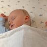 Ketahui Penyebab Kepala Bayi Peyang dan Cara Mengatasinya