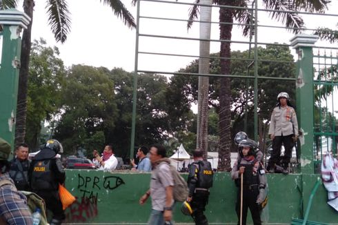 Ada Demo Mahasiswa di Depan Gedung DPR, Transjakarta Rute TU Gas-Grogol Dialihkan
