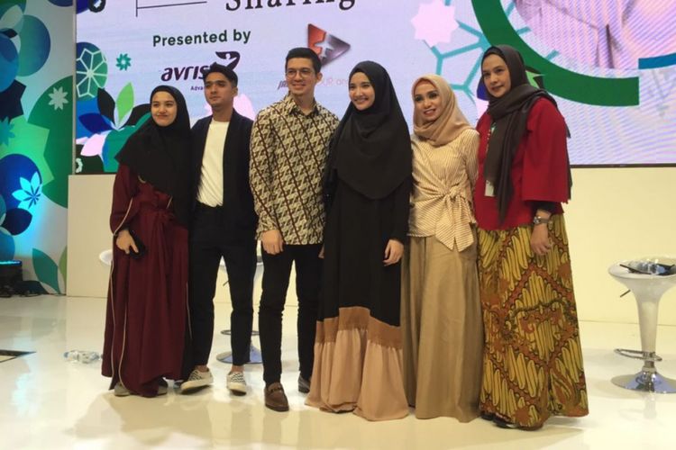 Irwansyah bersama istrinya Zaskia Sungkar dalam talkshow di The Hall Senayan City, Jakarta Pusat, Sabtu (2/6/2018).