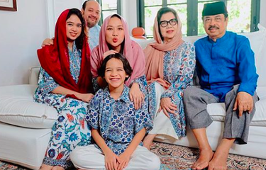 Bunga Citra Lestari (BCL) unggah momen perayaan Lebaran bersama keluarga besarnya di rumah saja