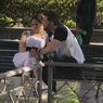 Jennifer Lopez Pakai Baju Kodok saat Jalan Bareng Ben Affleck