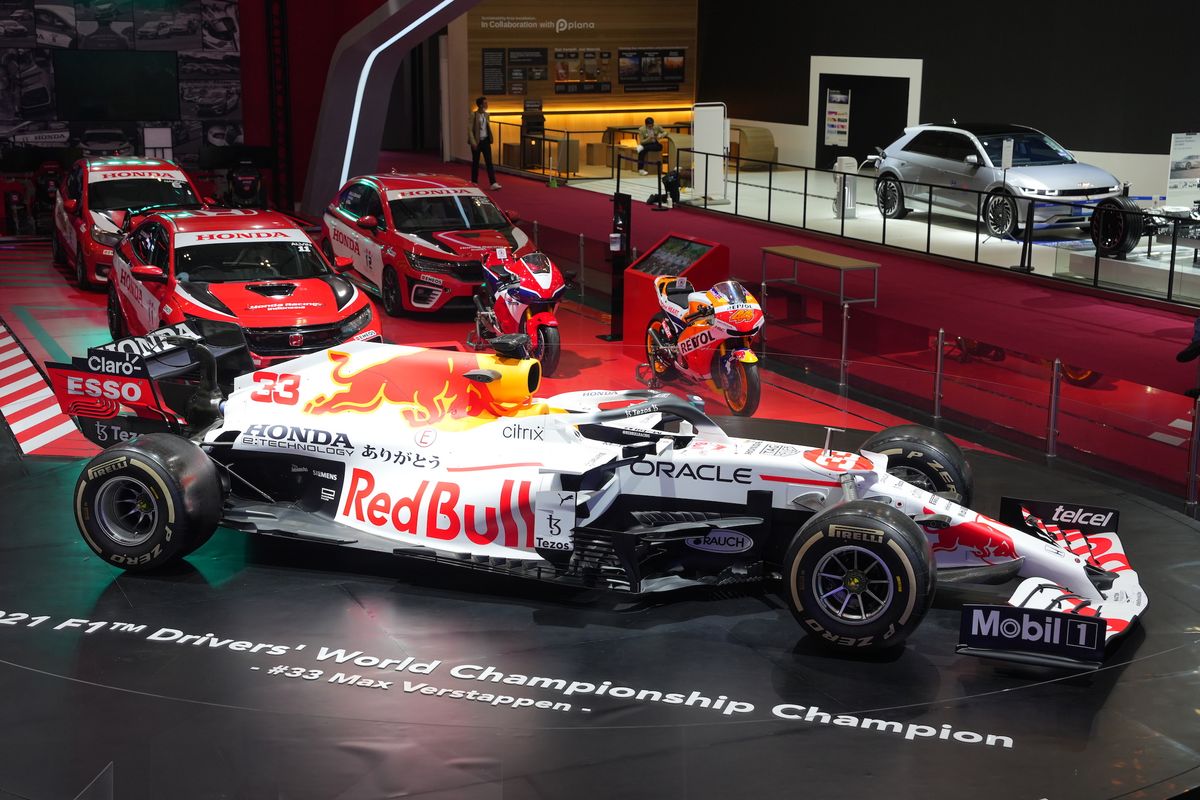 Mobil balap Formula 1 (F1) milik Red Bull Racing Honda di GIIAS 2022