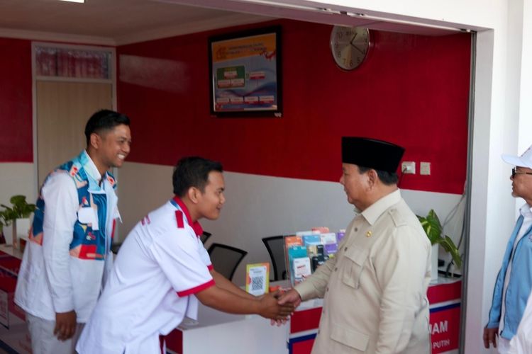 Presiden RI Prabowo Subianto saat menghadiri peresmian Program Koperasi Desa/Kelurahan Merah Putih Desa Bentangan, Klaten, Jawa Tengah, Senin (21/7/2025). 