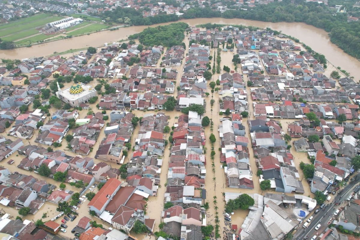 Pantauan udara kondisi banjir di Kota Bekasi, Jawa Barat, Selasa (4/3).

