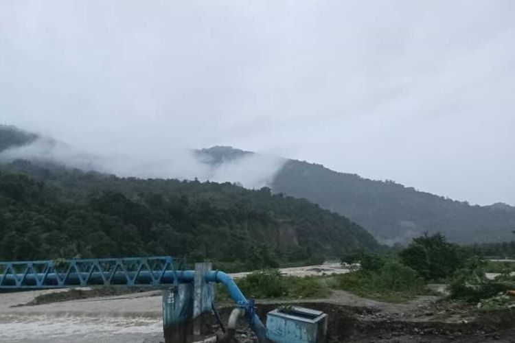 Jembatan Gumbasa di Kecamatan Gumbasa, Kabupaten Sigi putus, Selasa (6/9/2022). 