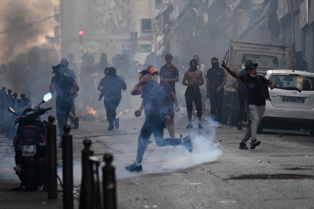 Kerusuhan Perancis Berlanjut, Penjarahan Meluas, 45.000 Polisi Dikerahkan