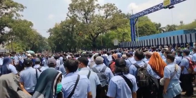 Ratusan Buruh Demo di Jalan Rungkut Surabaya, Begini Penjelasan PT Unilever Halaman all - Kompas.com