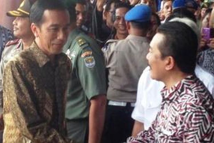 Presiden Joko Widodo tiba di Bandara Soekarno Hatta, Jumat (21/11/2014). Presiden akan ke Singapura untuk menghadiri acara wisuda anaknya. 