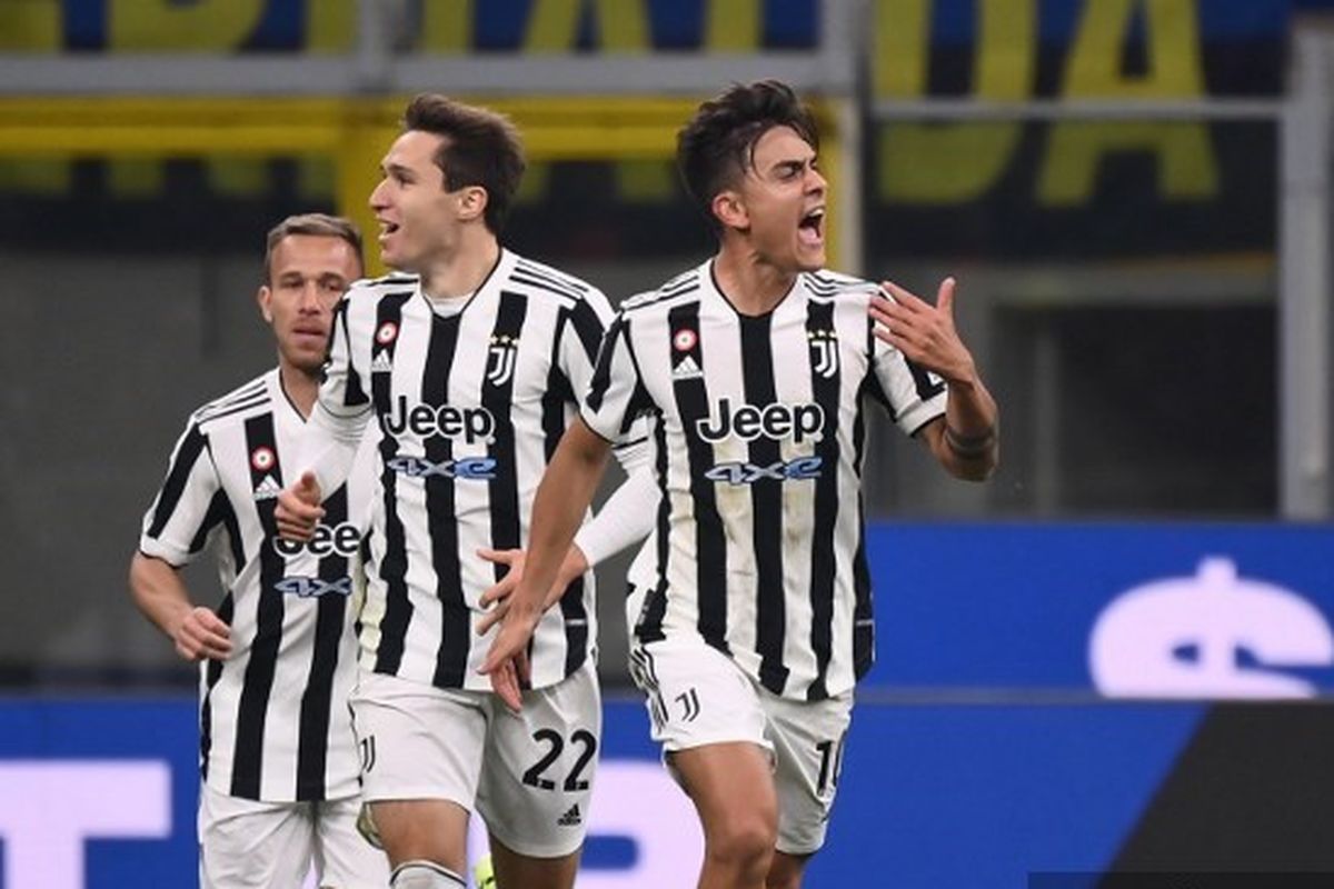 Paulo Dybala berselebrasi usai mencetak gol yang membawa Juventus bermain imbang 1-1 dengan Inter Milan pada pekan kesembilan Serie A.