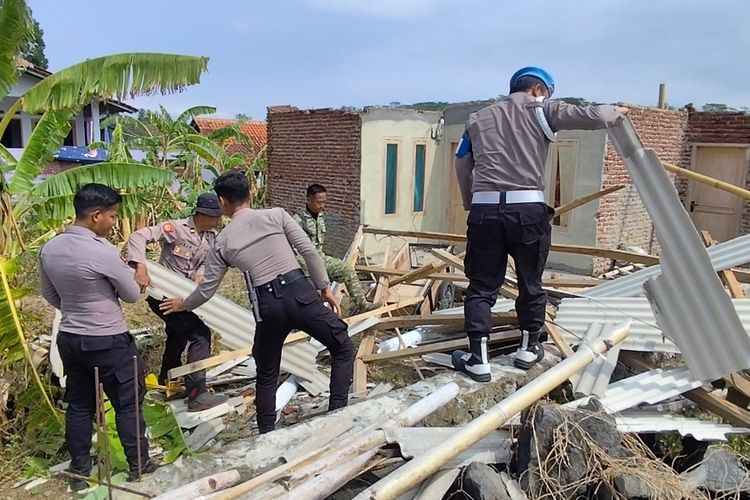 Puting Beliung Terjang Kuningan, 80 Rumah Rusak dan 500 Warga Terdampak