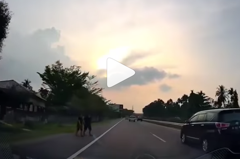 Video Viral, Pejalan Kaki Nekat Menyeberang di Tol