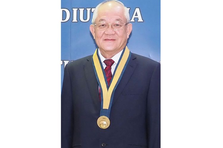 Low Tuck Kwong, raja batu bara yang juga Presiden Direktur PT. Bayan Resources.