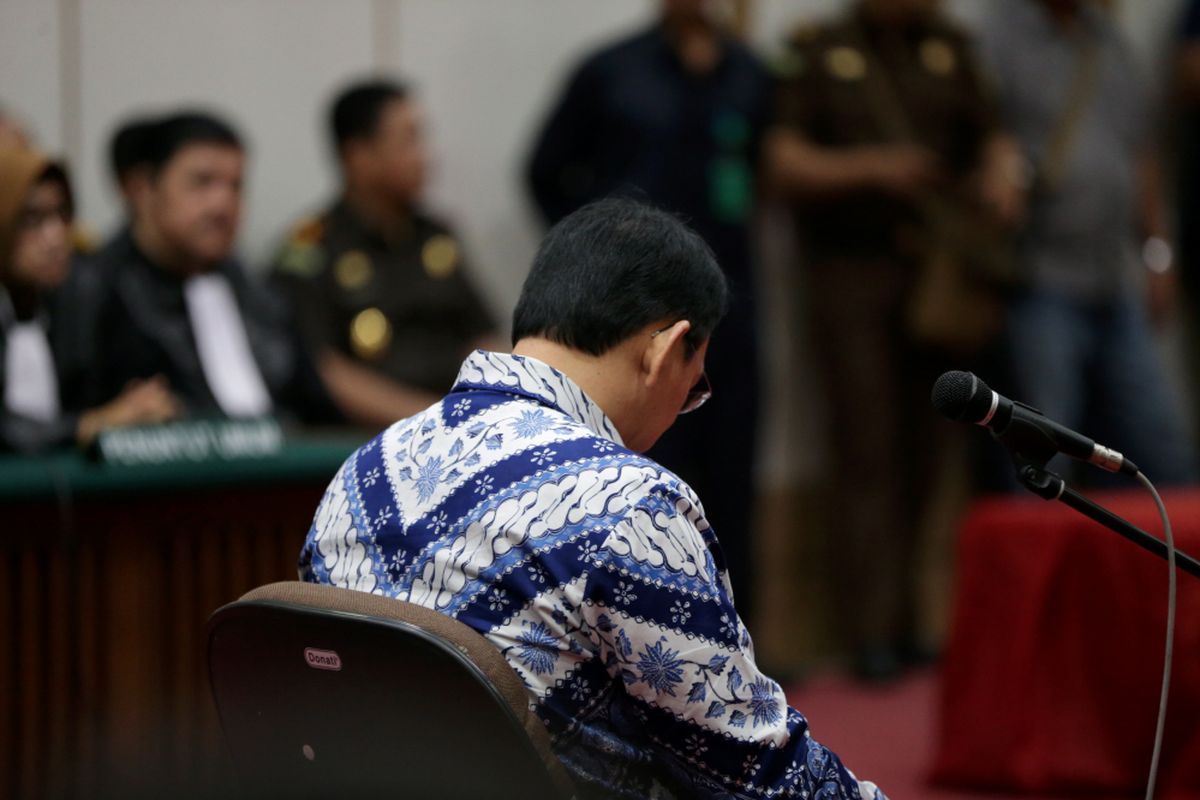 Terdakwa kasus dugaan penodaan agama, Basuki Tjahaja Purnama atau Ahok mengikuti sidang pembacaan putusan di Pengadilan Negeri Jakarta Utara di Auditorium Kementerian Pertanian, Jakarta Selatan, Selasa (9/5/2017). Majelis hakim menjatuhkan hukuman pidana 2 tahun penjara. Basuki Tjahaja Purnama dan kuasa hukumnya menyatakan banding. POOL/KOMPAS IMAGES/KRISTIANTO PURNOMO