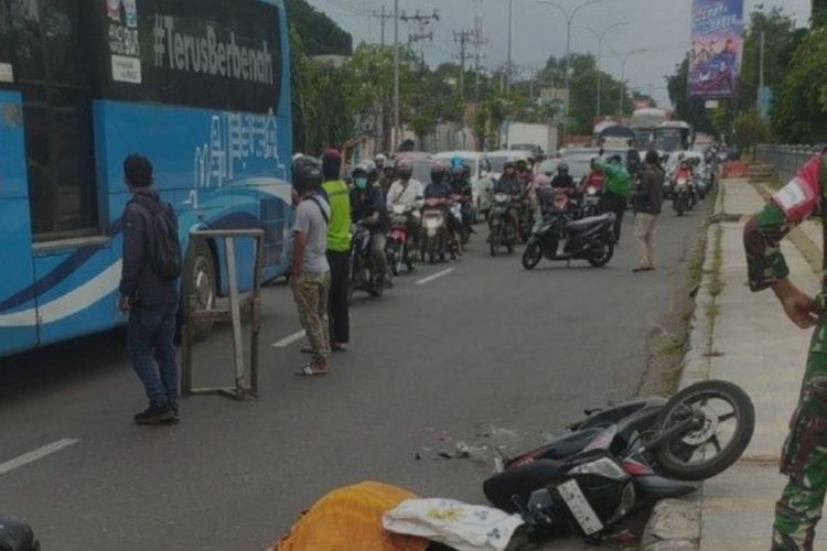 Kecelakaan Maut terjadi di Jalan Kalibanteng Semarang, satu pengendara tewas di lokasi. Sabtu (10/2/2023)