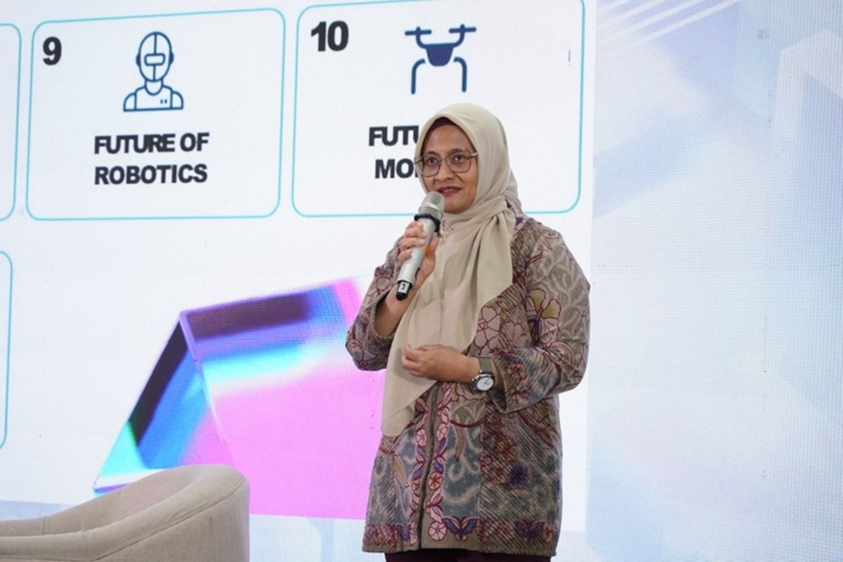 Direktur Utama Telkom Dian Siswarini saat memberikan pemaparan pada acara peluncuran Telkom AI Campus di Universitas Muhammadiyah Yogyakarta (UMY), Yogyakarta, Kamis (23/10/2025).