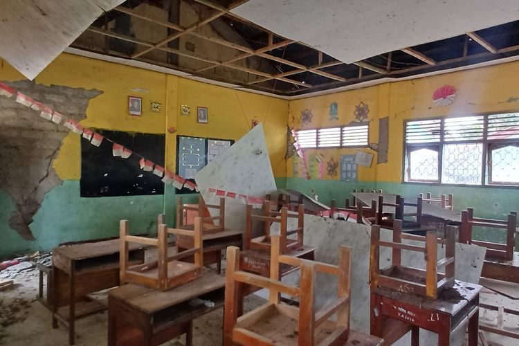 Menengok Sekolah di Manggarai Usai Gempa NTT: Dinding Jebol, Plafon Ambruk, Kelas Porak-poranda