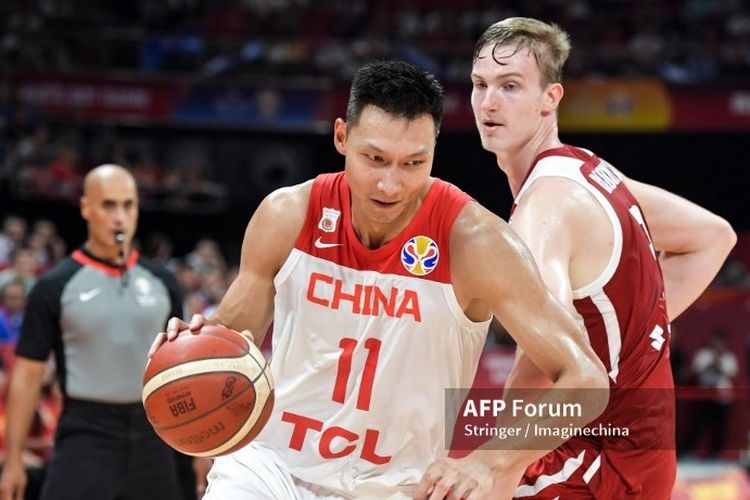Pemain basket asal China, Yi Jianlian saat tampil apik di Piala Dunia FIBA 2019.
