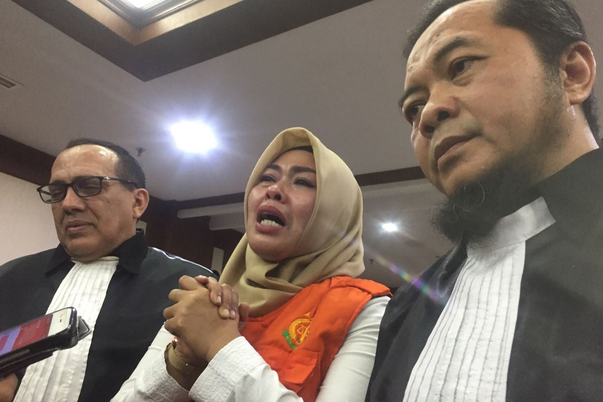 Ina Yuniarti, wanita penyebar video viral ancaman penggal kepala Presiden Joko Widodo (Jokowi) divonis bebas dalam sidang putusan yang digelar di Pengadilan Negeri Jakarta Pusat pada Senin (14/10/2019).