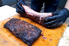 Menyimak Pembuatan Brisket Asap ala Texas yang Dimasak Selama 15 Jam